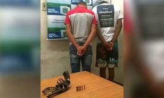 Na casa do adolescente, Polícia Militar apreendeu a arma que pode ter sido usado no crime (Foto: Divulgação PM)