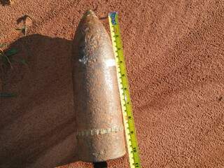Projétil tinha mais de 10 cm de comprimento e quase 8 cm de largura (Foto: Divulgação)
