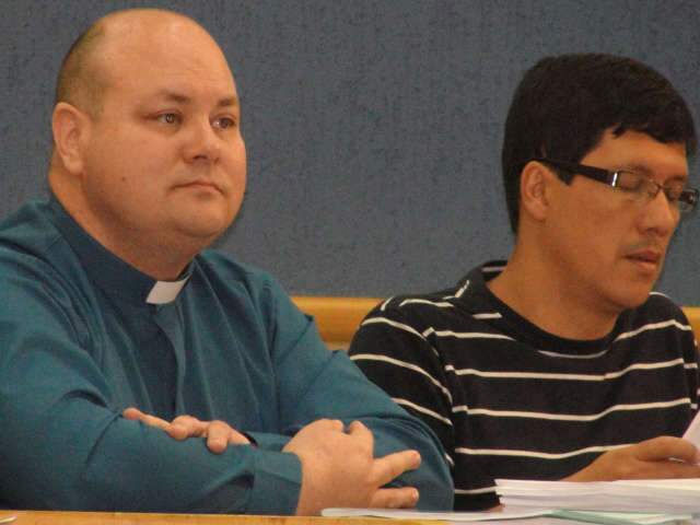 Sa&uacute;de e religi&atilde;o travam embate em debate sobre camisinha