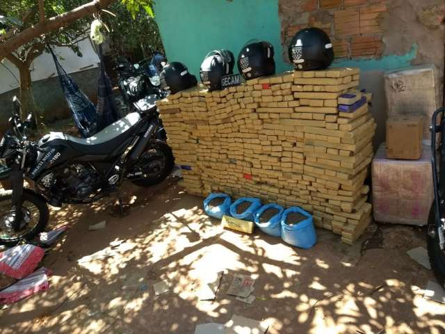 Pol&iacute;cia apreende 461 kg de maconha em resid&ecirc;ncia no bairro Itamarac&aacute;