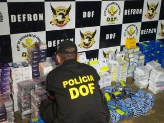Policiais do DOF apreenderam os objetos contrabandeados do Paraguai (Foto: Divulgação/DOF)