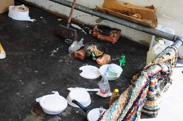 &Eacute; s&oacute; olhar: tem mais gente vivendo na rua em Campo Grande