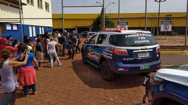 Em confus&atilde;o no pres&iacute;dio em Dourados, mulher leva tiro de borracha na perna