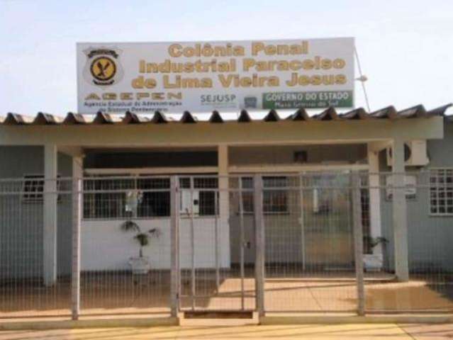 Trio serra grade de cela e foge de pres&iacute;dio pulando muro dos fundos