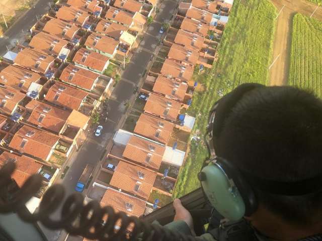 Em mais um dia de abordagens, opera&ccedil;&atilde;o por bairros teve o apoio da PM no ar