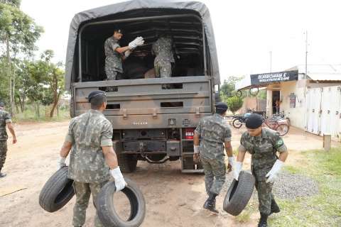Após duas semanas de "folga", Exército retoma ação de combate a mosquito