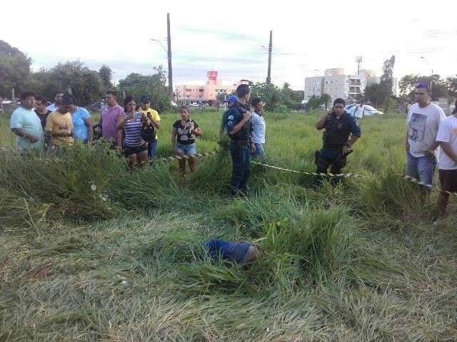 Dois homens s&atilde;o executados no intervalo de uma hora na fronteira