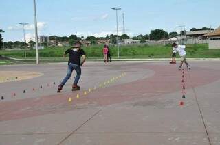 Nos municípios eles mostram as técnicas e difundem o esporte (Foto: Divulgação/Galera do Patins)