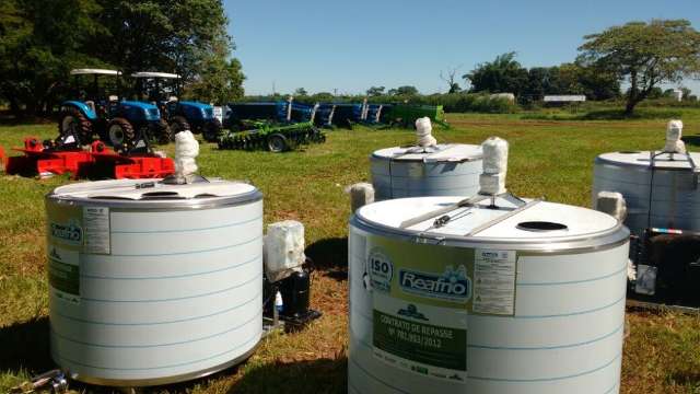 Por qualidade, governo entrega resfriadores de leite a produtores