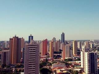 Céu ensolarado nesta quarta-feira em Campo Grande (Foto: Marcos Ermínio)