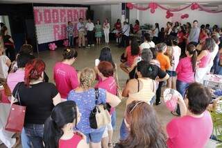 Abertura da campanha “Dourados Rosa” ocorreu nesta quinta-feira, na Clínica da Mulher (Foto: Eliel Oliveira)