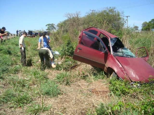 Motorista perde o controle, capota carro e morre na BR-158