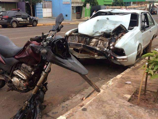 Motociclista foge da pol&iacute;cia e morre ao ser atingido por carro na BR-163 