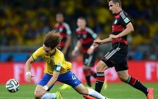 Nem mesmo David Luiz conseguiu salvar a seleção na semifinal de hoje (Foto: Getty Images / Fifa)