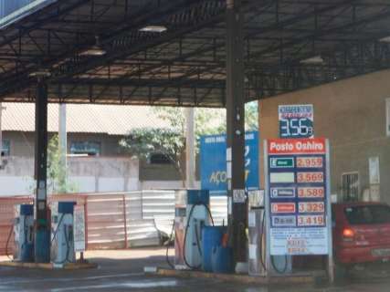 “Guerra” entre postos derruba preço e gasolina fica 15 centavos mais barata