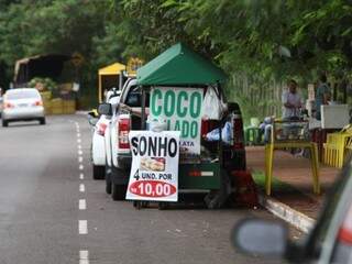 Sobrevivendo da rua: crise &quot;empurra&quot; desempregados ao trabalho informal