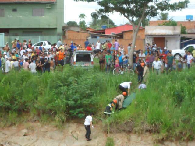  Dependente qu&iacute;mico, rapaz morre ap&oacute;s se jogar de passarela no rio Anhandu&iacute;