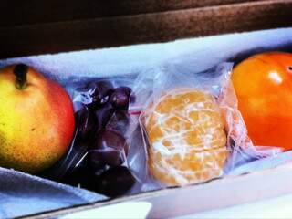 Hoje a porção teve pera, uva, ponkan e caqui. (Fotos: Fernando Dias)