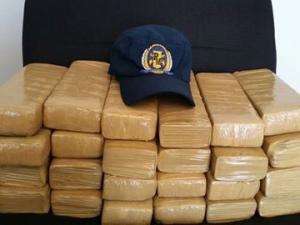 PM apreende adolescentes levando 21 quilos de maconha ao Paran&aacute;