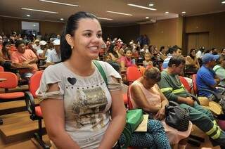 Camila Reis de Oliveira, 27 anos, foi sorteada para receber um dos 448 apartamentos (Foto: Divulgação/A. Frota)