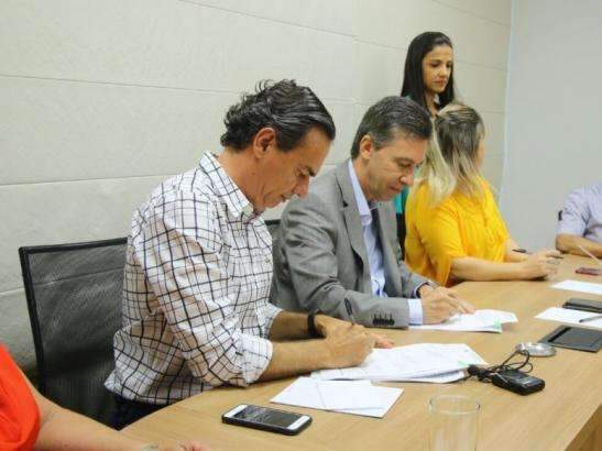 Arrecada&ccedil;&atilde;o de Refis vai para pagar sal&aacute;rios de servidores, diz prefeito