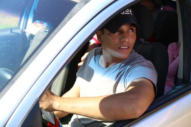 Motoristas ignoram agendamento e enfrentam fila quilom&eacute;trica no Detran