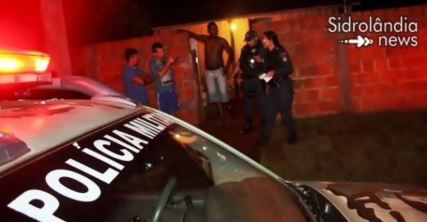 Policiais arrombam casa, impedem inc&ecirc;ndio e salvam homem da morte