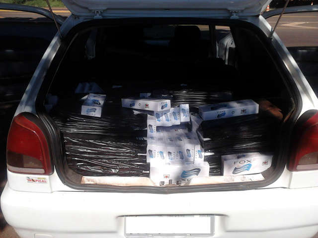  Pol&iacute;cia apreende em Sidrol&acirc;ndia 394 pacotes de cigarros contrabandeados 