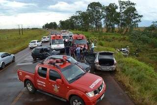 Acidente na Rodovia BR-060 envolveu três acidentes (Foto: Simão Nogueira)