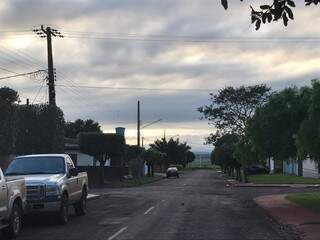 Em Maracaju, o dia amanhece com céu nublado. (Foto: Direto das Ruas)