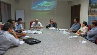 Reunião entre produtores rurais e sindicato de Iguatemi. (Foto: Divulgação)