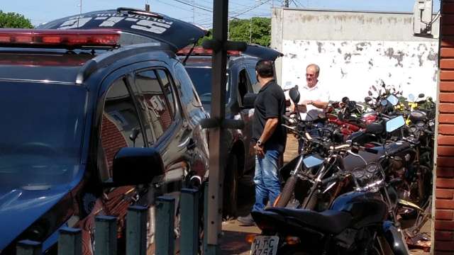 Vereador preso pede afastamento e suplente faz plant&atilde;o para tomar posse