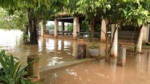 Com previs&atilde;o de chuva, fam&iacute;lias desalojadas continuam fora de casa