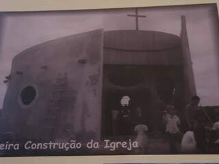 Promeira construção da igreja em 1957. 