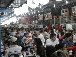 Público lotou restaurantes na Feira Central.