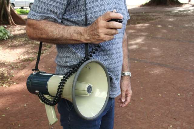 Dono de megafone contra pol&iacute;ticos, Magalh&atilde;es quer vaga na Assembleia