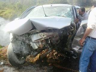 Internauta flagra veículo logo após o acidente. (Foto: Ivi Notícias)