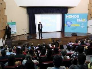 Semin&aacute;rio capacita gestores para facilitar abertura de empresas