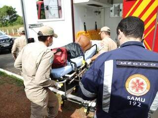 Cristiano foi socorrido pelo Corpo de Bombeiros e Samu para uma unidade de saúde (Foto: Paulo Francis) 
