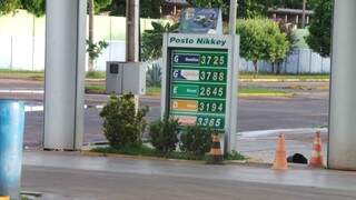 Impostos encareceram gasolina e o preço do litro chega a R$ 3,725, em Três Lagoas (Foto: Patrícia Miranda/Perfil News)