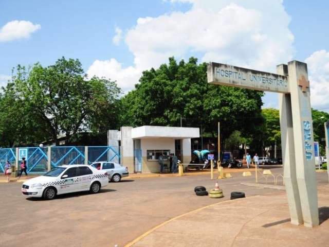 Beb&ecirc; que teve intestino rompido melhora e j&aacute; pode se alimentar