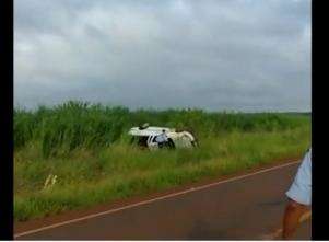 V&iacute;deo: motorista desobedece ordem da PM, &eacute; perseguido e capota carro
