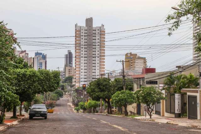 Domingo amanhece garoando e previs&atilde;o &eacute; de frio e mais chuva 