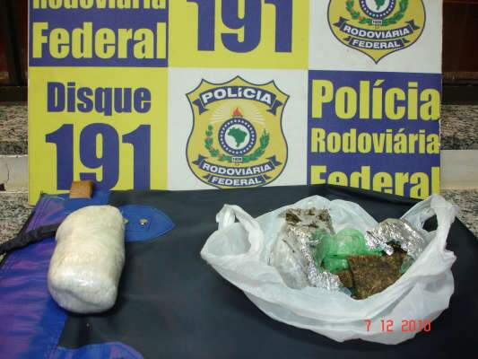  Dois s&atilde;o pegos com droga em &ocirc;nibus que ia para S&atilde;o Paulo