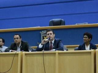 O vereador, ao centro, é presidente da comissão de legislação participativa (Foto: Assessoria/André Salineiro)