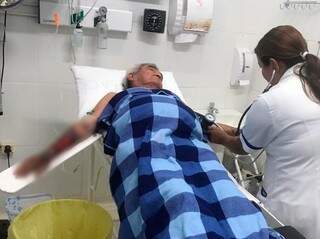 Empresário torturado por assaltantes no momento em que era atendido em clínica no Paraguai (Foto: Direto das Ruas)