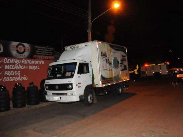 Caminh&atilde;o invade feira no Coronel Antonino, atropela jovem e atinge barraca
