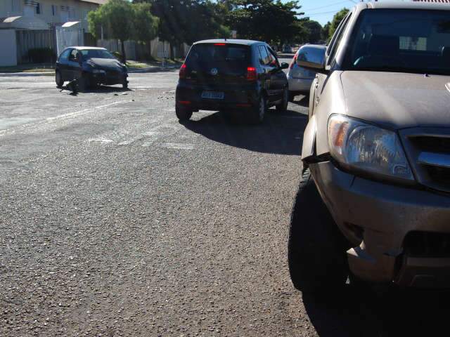  Colis&atilde;o em cruzamento &ldquo;problem&aacute;tico&rdquo; envolve tr&ecirc;s ve&iacute;culos 
