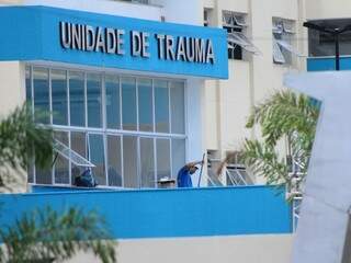 Fachada do Hospital do Trauma, em Campo Grande, quando unidade ainda recebia últimos ajustes. (Foto: Marina Pacheco/Arquivo).
