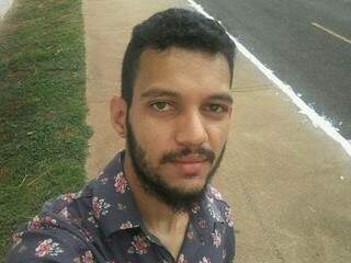 Moisés Luis da Silva Oliveira tinha 22 anos quando foi morto. (Foto: Reprodução/Facebook) 